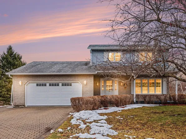 10532 Main St, North Dundas, ON K0E 1W0