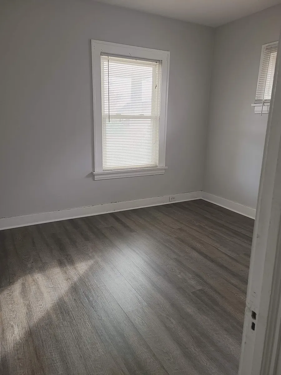 Building Photo - 7701 Grand Division Ave #DOWNSTAIRS