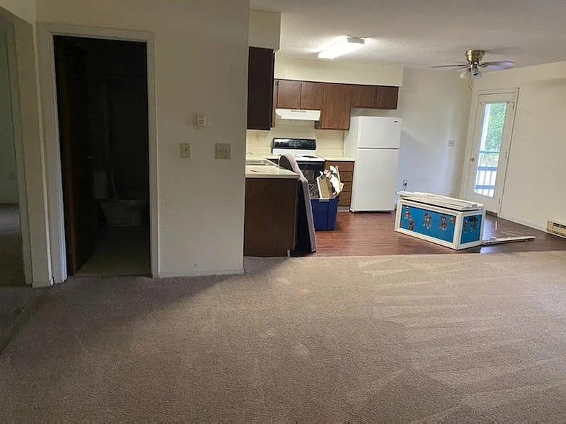 222 Reading Ave — Photo 3