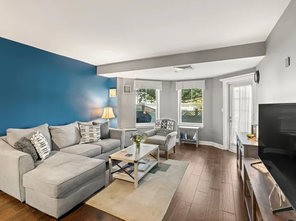 10 Seaport Dr APT 2107, Quincy, MA 02171