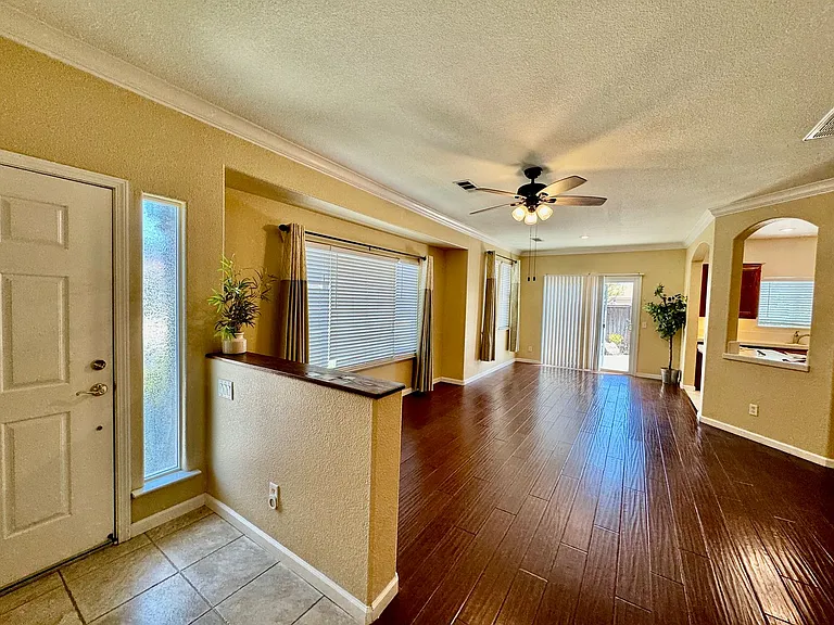 824 El Tesoro Ln — Photo 2
