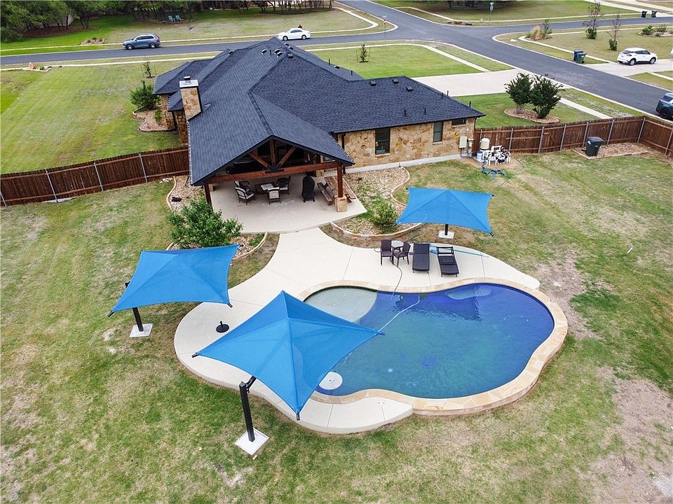 1st image of 301 Sarahs Ln