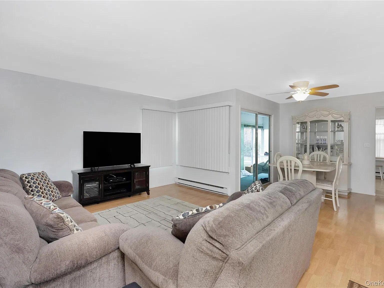 2 bed, 2.0 bath, 942 sqft, $3,200 — Photo 4