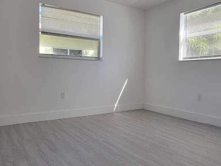 8315 NE Miami Ct #3 — Photo 6
