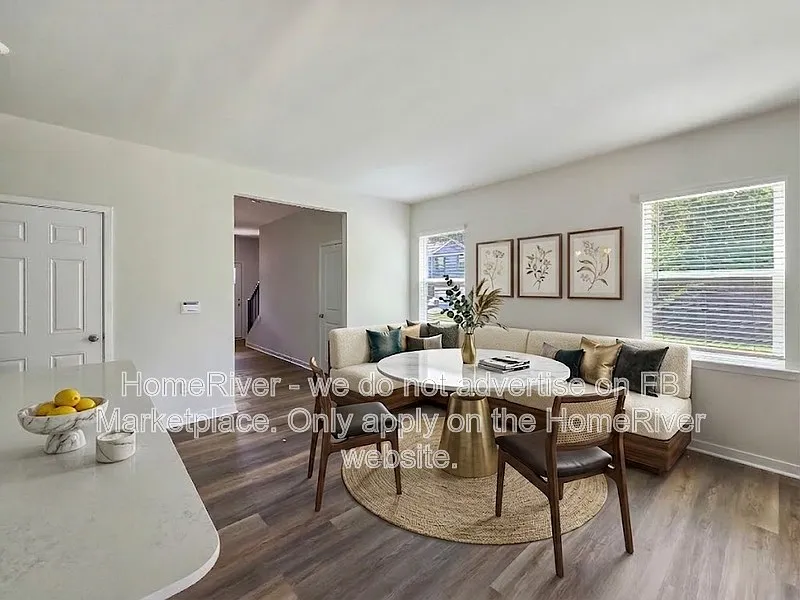 5 bed, 3.0 bath, 2368 sqft, $2,435 — Photo 3
