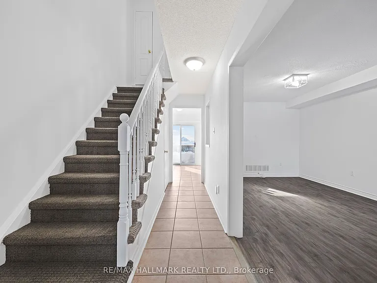 19 Parktree Dr — Photo 7