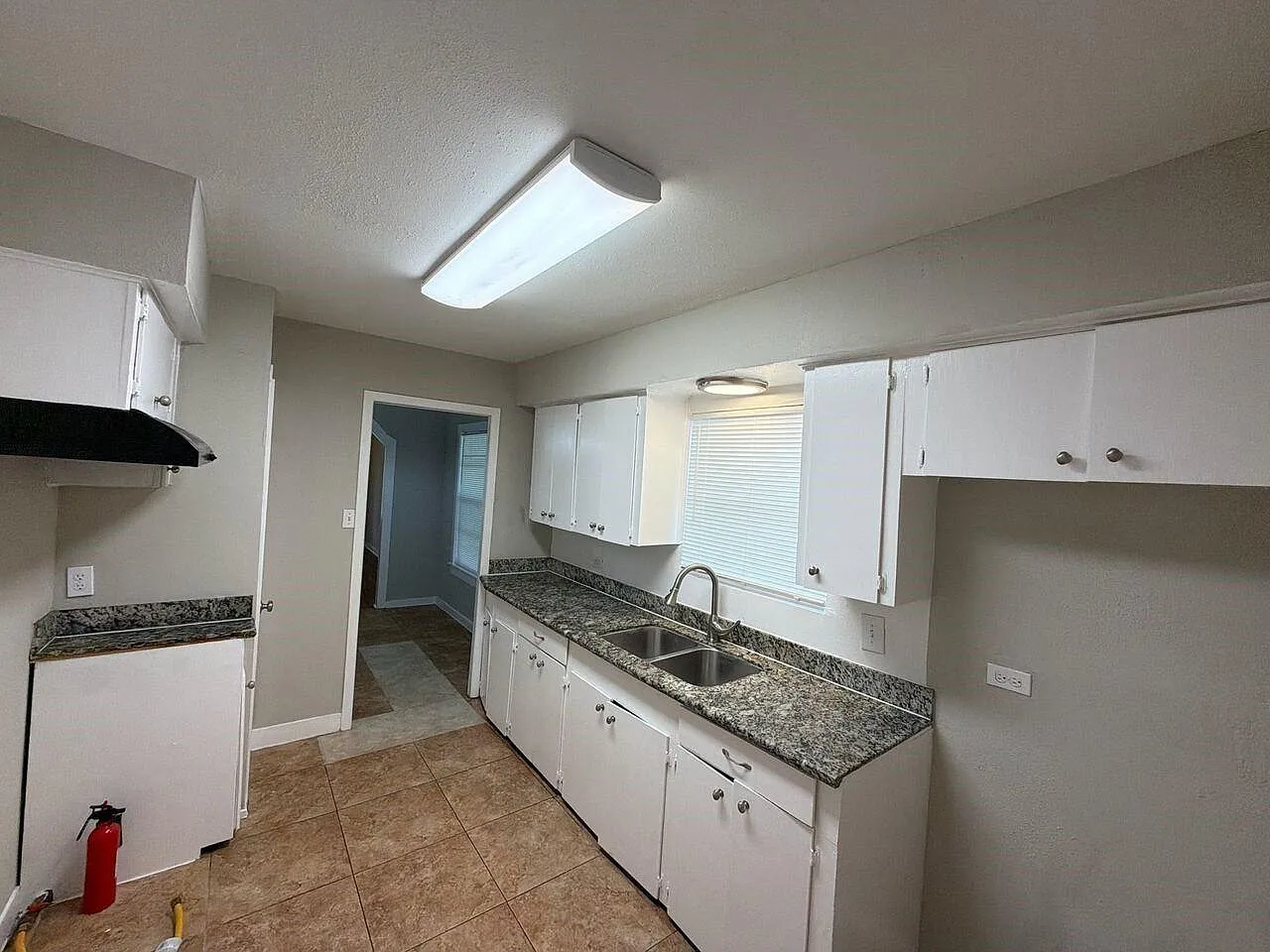 3 bed, 1.0 bath, 1085 sqft, $1,345 — Photo 3