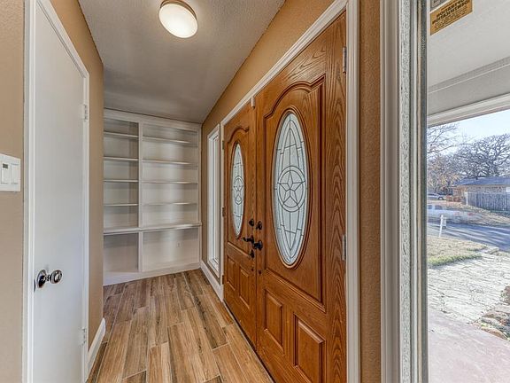 5th image of 118 Guinevere Dr