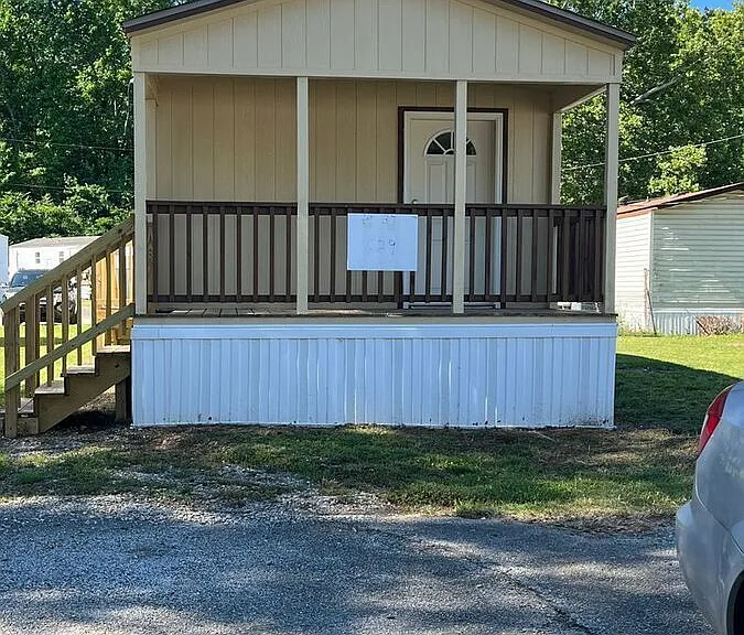 1629 Dena Dr — Photo 2