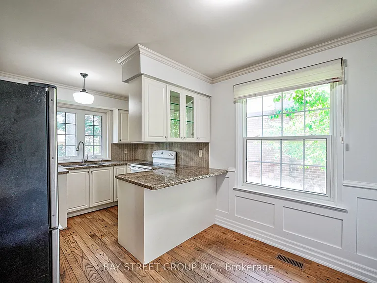 35 Camwood Cres — Photo 12