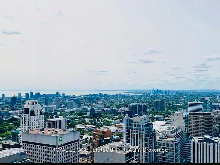 1 Yorkville Ave #4202 — Photo 4
