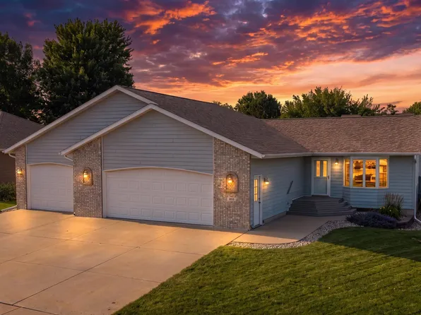 900 E Heatherwood Dr, Brandon, SD 57005