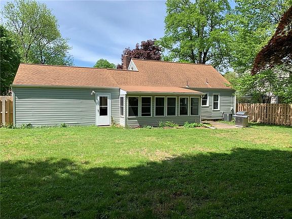 3rd image of 413 Clifton Dr
