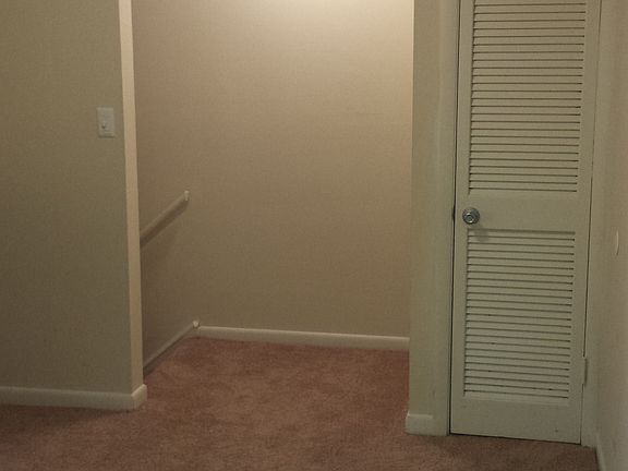 5th image of 1423 Reynard Cres #B