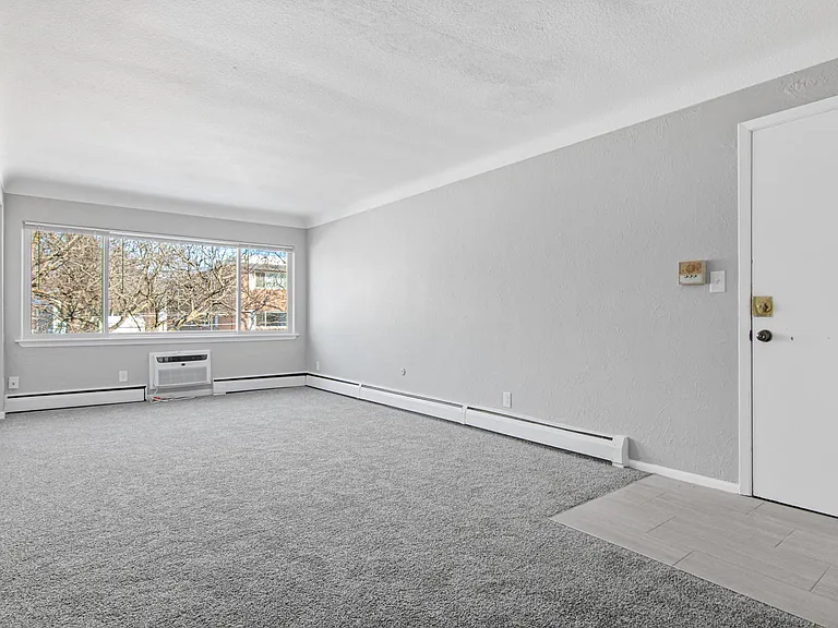 1086 York Ave #1 — Photo 5