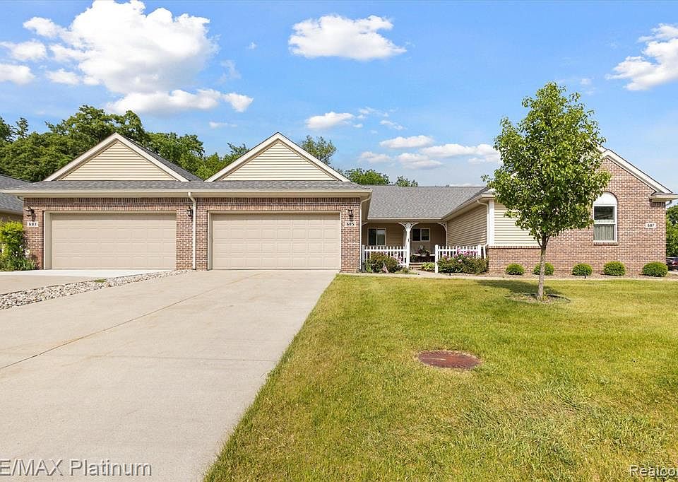 685 Shoreline Dr, Fenton, MI 48430 Zillow