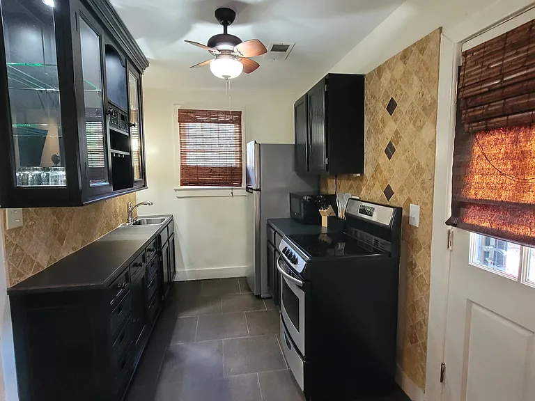 2141 Windsor Ave — Photo 21