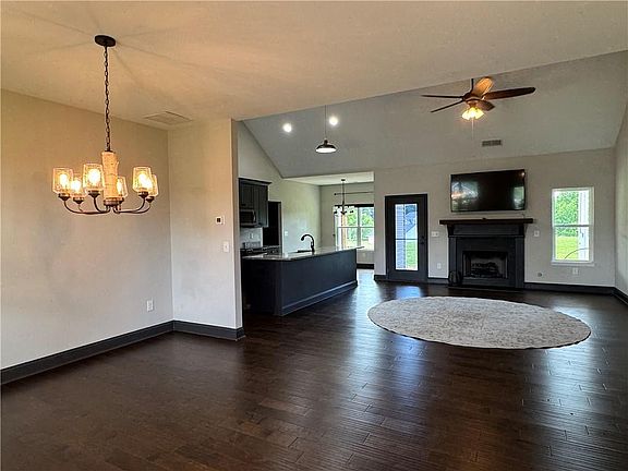 4th image of 127 Alex Ct