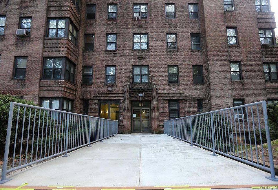 1st image of 150 E Hartsdale Ave APT Stf