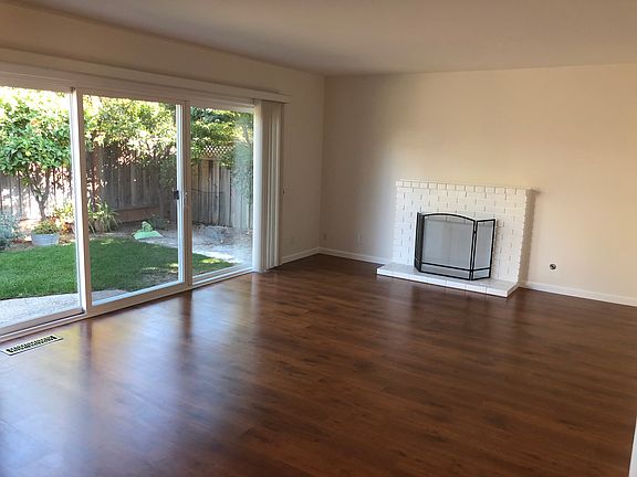 3rd image of 10304 Vista Dr