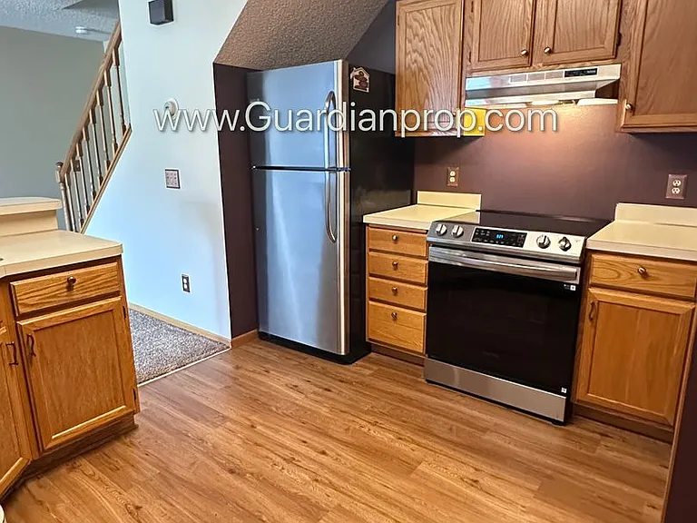 12802 Echo Ln — Photo 2