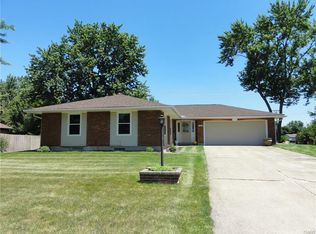 7060 Woodcroft Dr, Englewood, OH