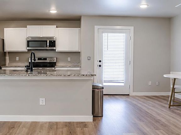 4th image of 3705 Viola Ave