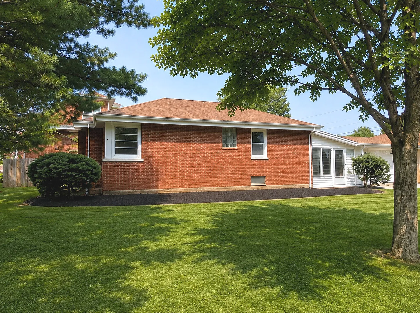 3 bed, 1200 sqft, $2,975 — Photo 2