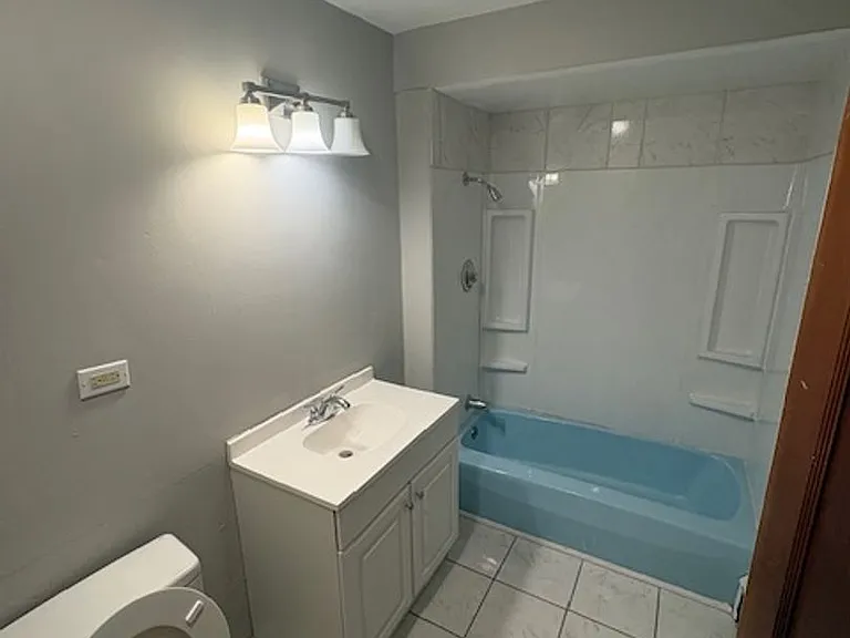 2405 N Sheridan Rd — Photo 7