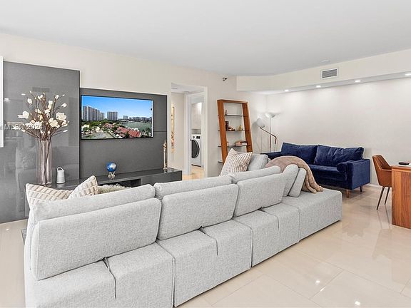 5th image of 3610 Yacht Club Dr APT 1105