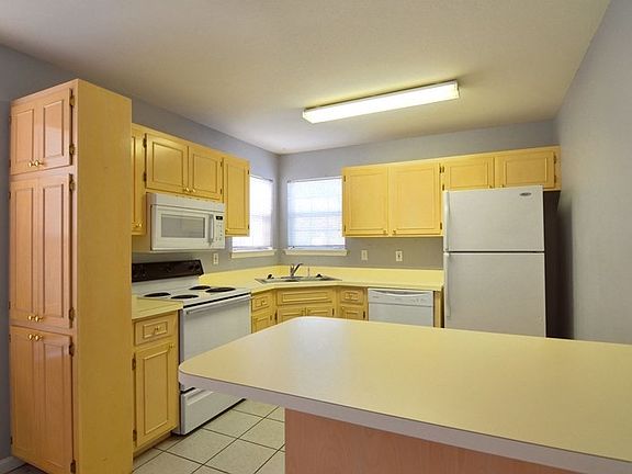 5th image of 3111 Camelliawood Cir W