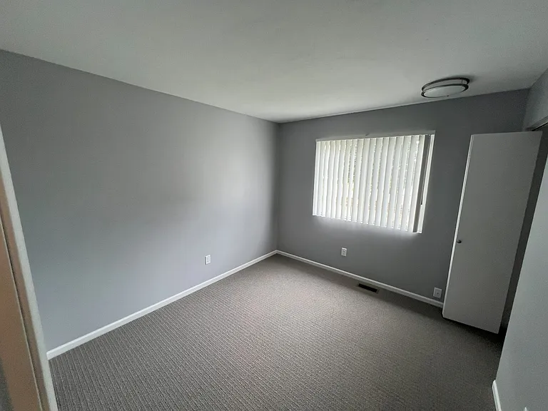 2906-2948 Feiger Ln — Photo 21