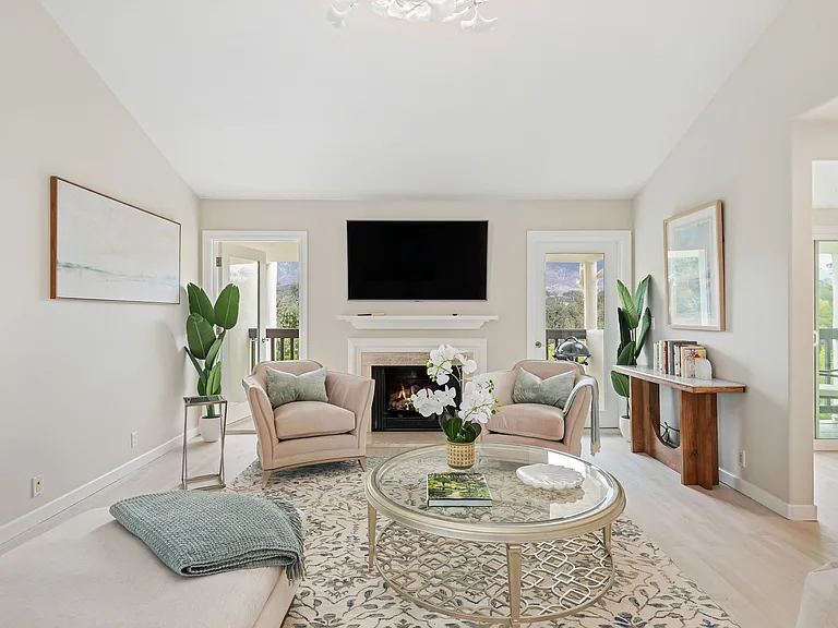 1046 Fairway Rd — Photo 1