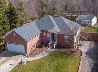 3201 Springside Dr, Clemmons, NC 27012