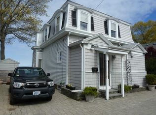 31 Bluff St, Riverside, RI 02915