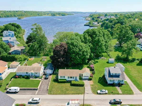 113 Old Colony Ave, Somerset, MA 02726