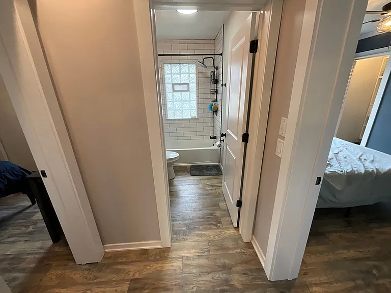 1336 Wolcott Ave — Photo 15