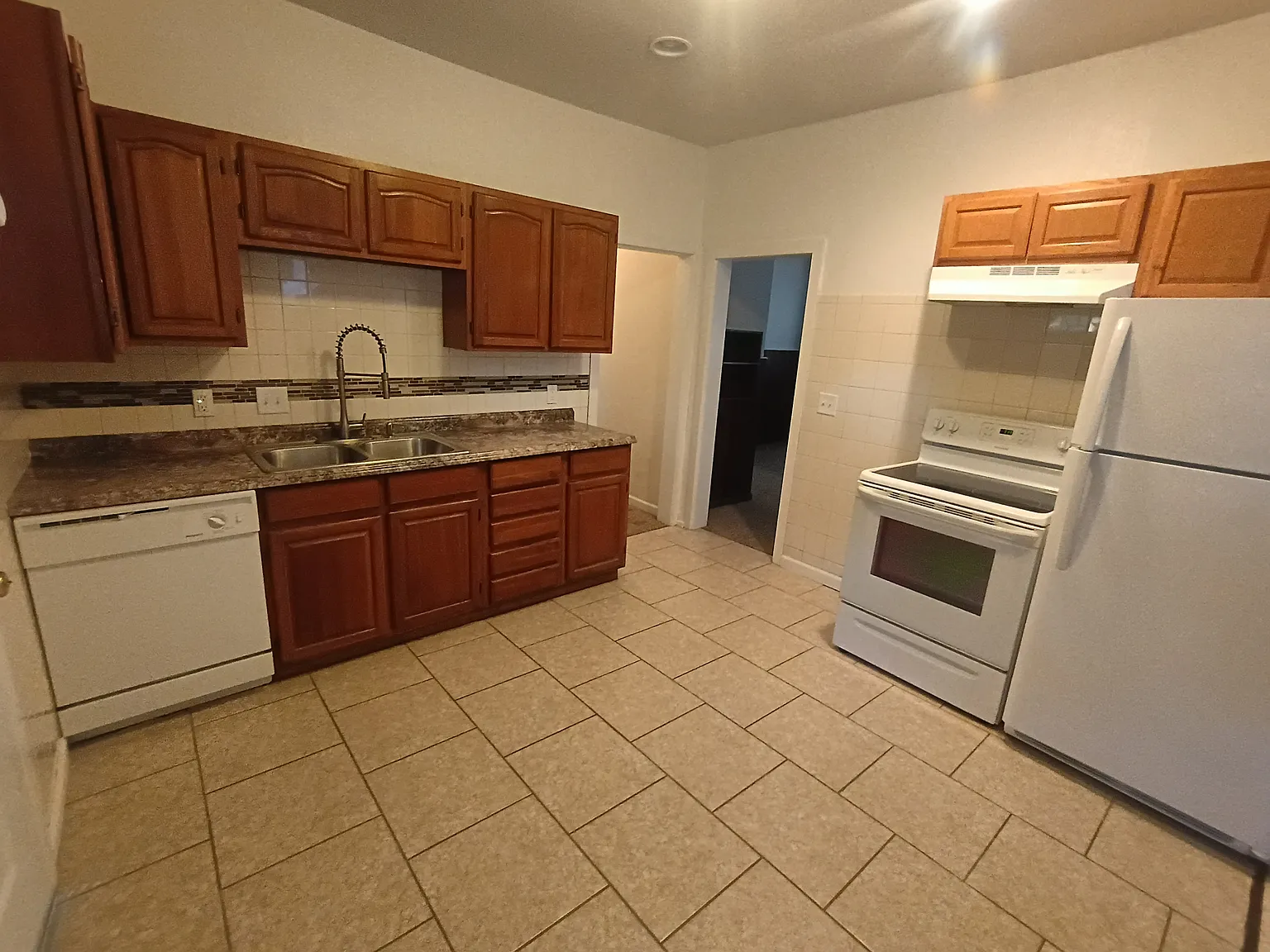 2 bed, 988 sqft, $900 — Photo 2