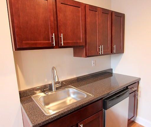 3rd image of 2244 W Wilson Ave APT 305