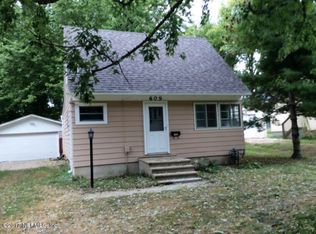 609 Spruce St, Dixon, IL 61021