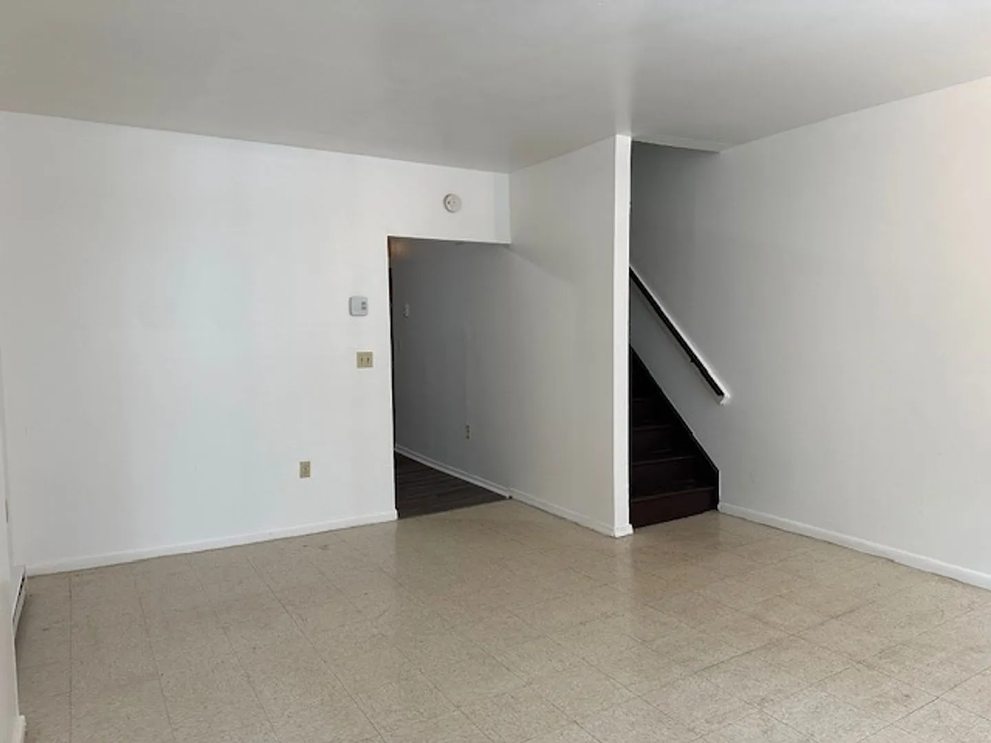 This 3-bedroom, 2-bathroom home in Harrisburg, PA offers practical living located in Harrisburg S... — Photo 2