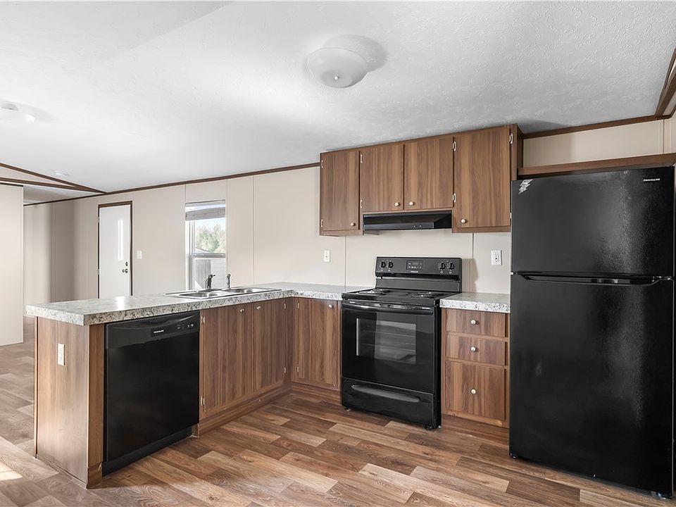 1st image of 906 Sandy Beach Drive