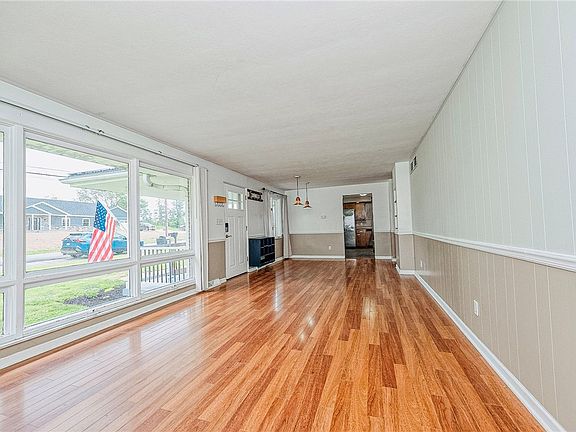 3rd image of 18 John Dr
