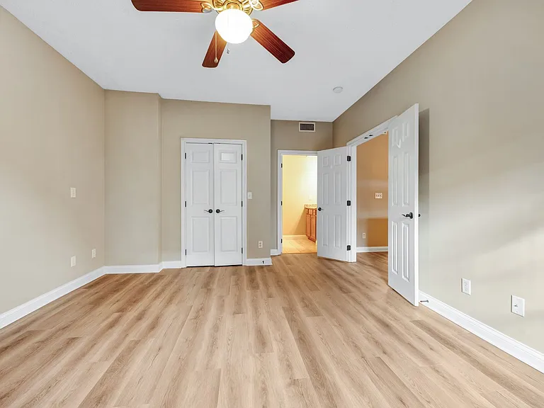807 E Main St — Photo 38