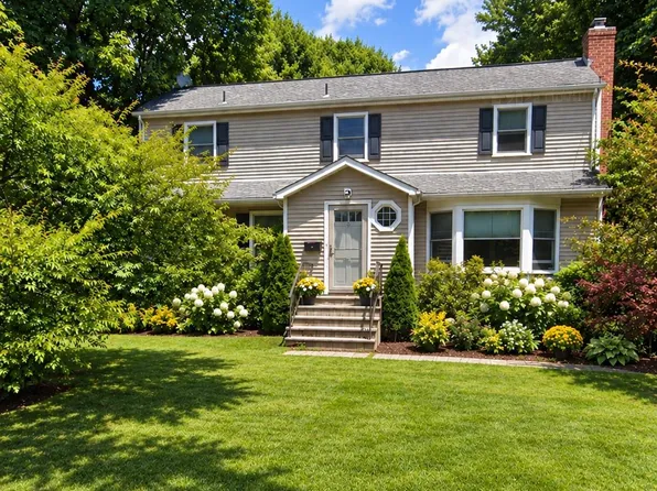 9 Verne Place, Hartsdale, NY 10530