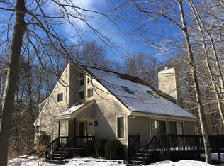 1380 Redwood Ter, Pocono Pines, PA 18350