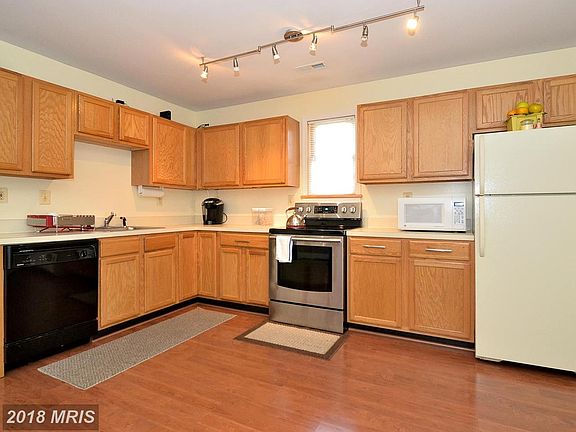 5th image of 22028 Saint Johns Cir