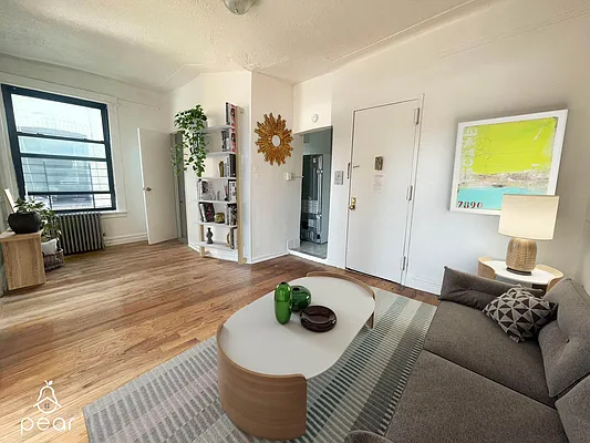 Rented by Pear NYC LLC | media 10