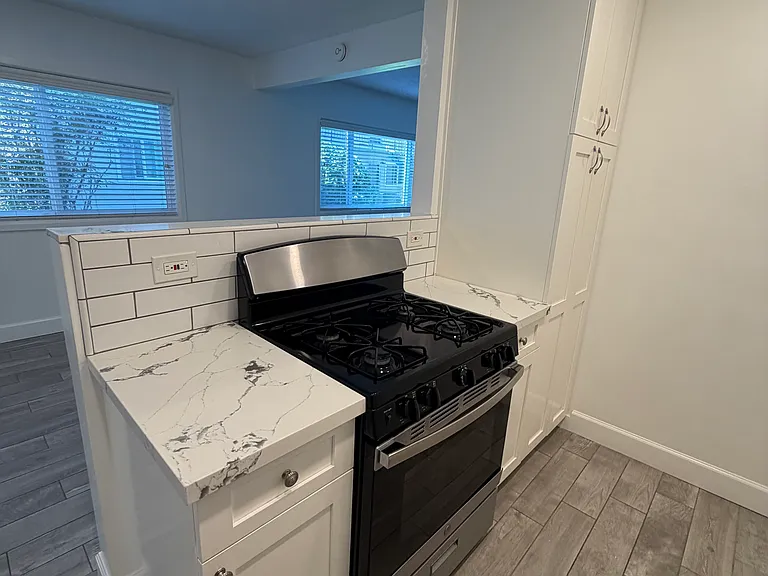 917 Georgia St — Photo 4