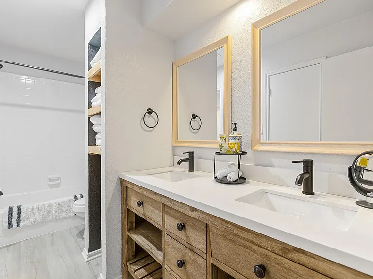 2918 Timothy Ln — Photo 17